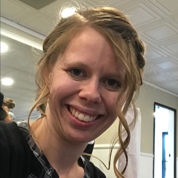 Meet your Posher, Katie - Picture 1 of 2